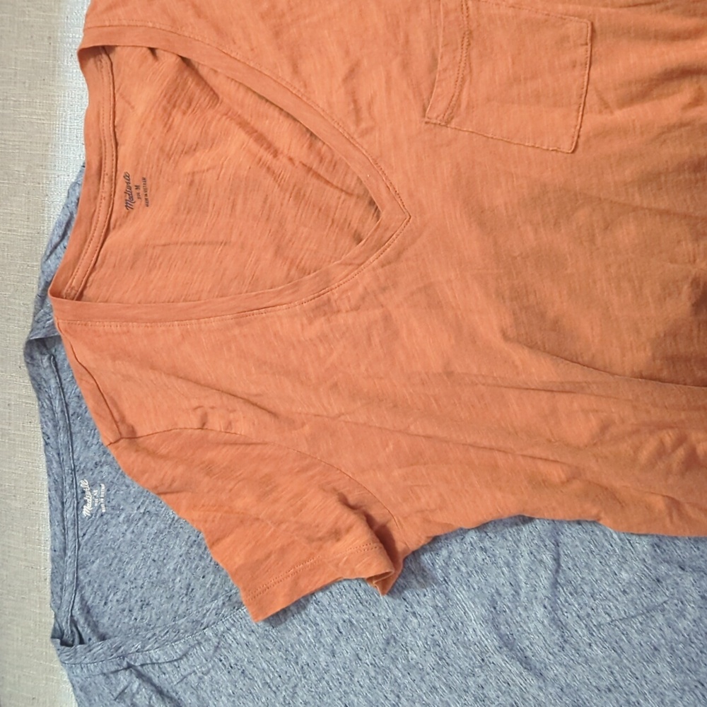 Bundle of 2 Madewell V-Neck Whisper Cotton Pocket Tees Size Medium - Picture 4 of 5